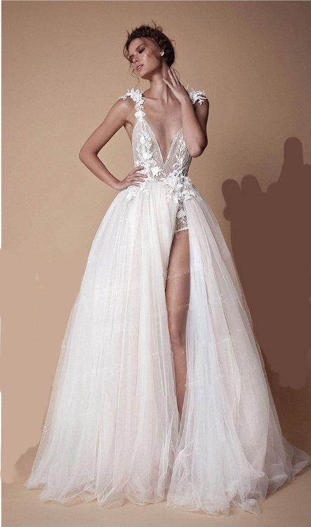 Open Back Light Wedding Dress - Image 3