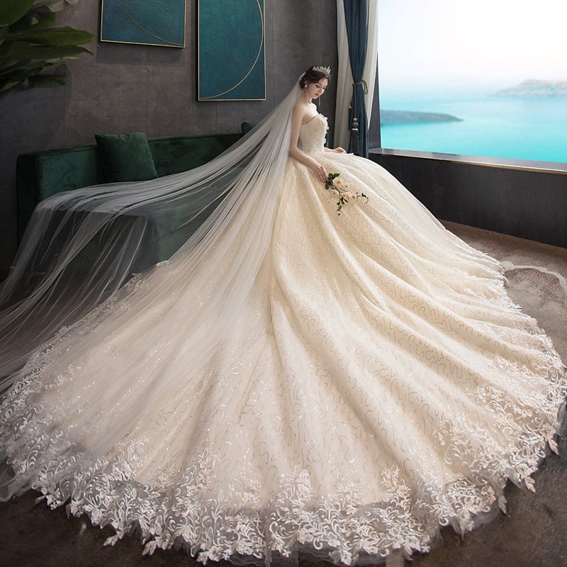 Going out Sasen light wedding dress - Image 2
